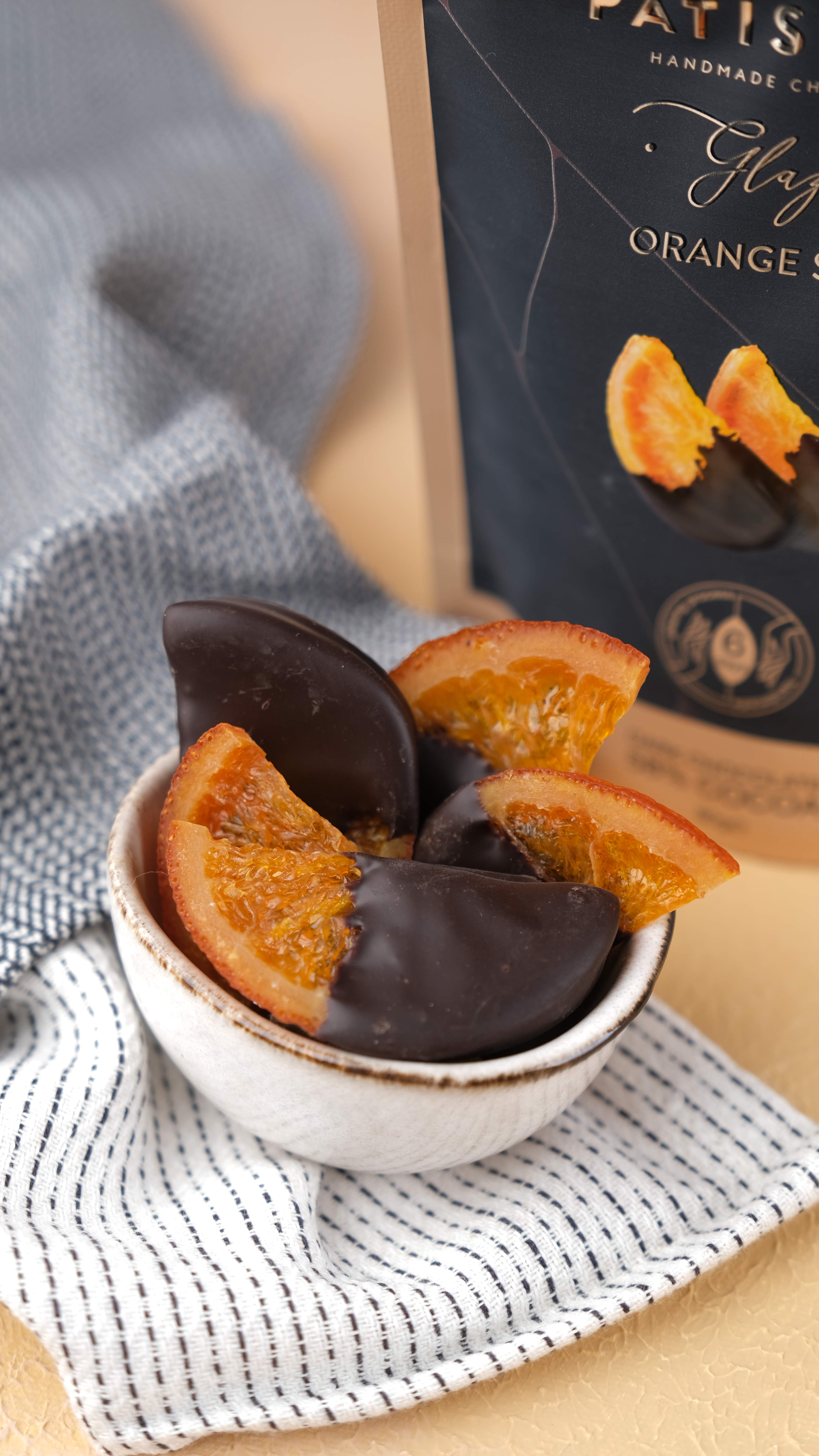 Felii de portocale în ciocolată neagră